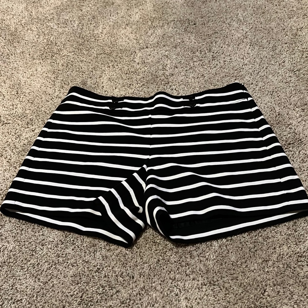 Black and white stripped short